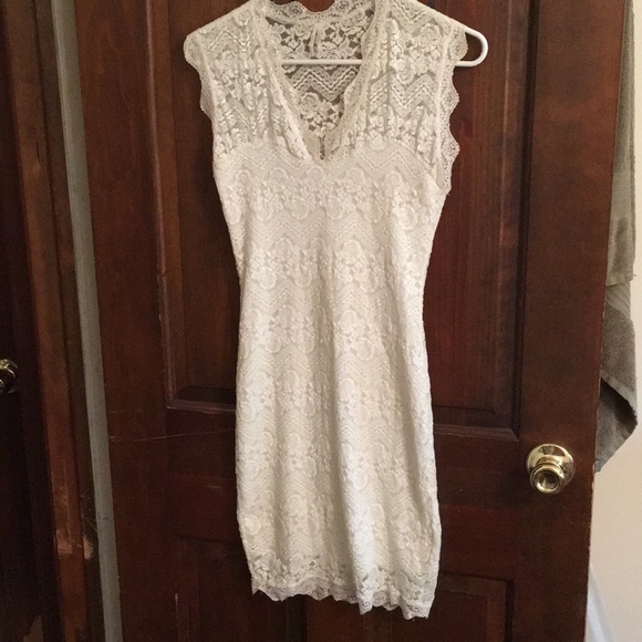 Absolutely gorgeous white lace dress - Picture 2 of 2